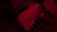 Jouer Une voisine BBW aux gros seins fait une pipe interraciale explicite
