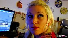 play Teen tatuata riceve una recensione anale: una teenager tatuata hardcore cavalca un grosso cazzo
