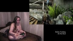 play Gameplay explicite de Last of Us avec une brune sexy à lunettes