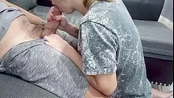 Reproducir Mamada suave con mucho semen en su boca