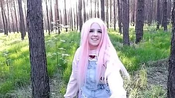 Putar Cutie membawaku ke hutan dan memberiku blowjob panas