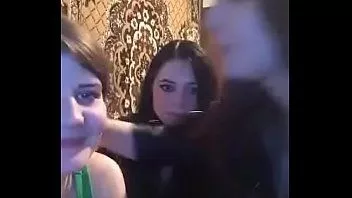 Oynat Busty genç alır burada memeler emdi üzerinde periscope
