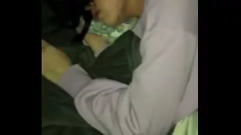 تشغيل زوج الأم يزور ابنة زوجته ليلاً ليمارس الجنس معها