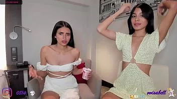 再生 Veroniqe_lounge おもちゃで彼女の友人と遊ぶ ディルド アナル と 運指 一緒に
