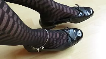 再生 使い古された「ガボール」ローヒール パンプスと不透明なパンスト、シュープレイ by isabelle-sandrine