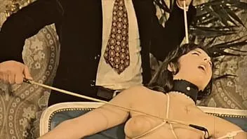 play La Londra oscura e vintage, all'ombra degli anni Sessanta, bondage con la corda
