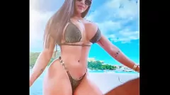 play Omaggio di sperma per la sexy latina Camila Marques