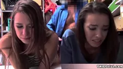 Abspielen Brünette Teen -Diebe, die vor der Kamera gefangen sind: Ein ungezogenes Dreier -Porno -Erlebnis