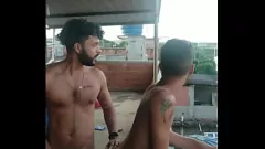 Oynat Mahalle Stud Davi Lobo Beni Çatıda Deldiriyor