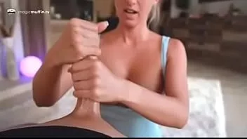 Riproduci La mamma mi ha scopato e si è presa cura del mio cazzo