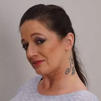 Pornoster Adrienne Kiss